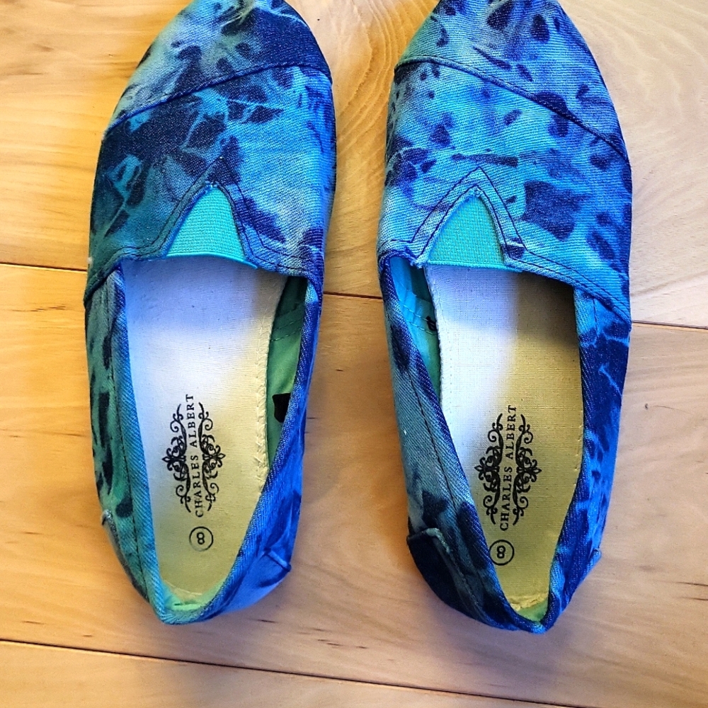 Blue green tie dye canvas shoes